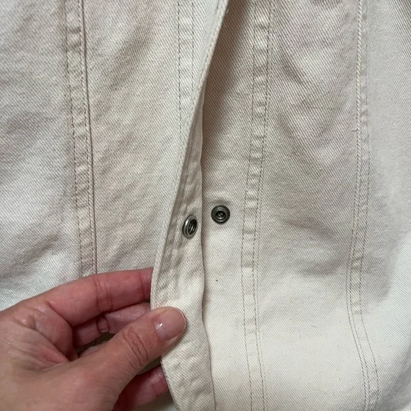 ANDY JOHNS 90’s Vintage White DenimJacket with Relaxed Fit and Snap Buttons